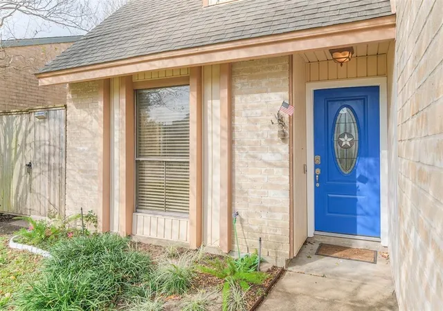 2nd image of 11902 Brook Meadows Ln, Meadows Place, TX 77477 | MLS# 8475541