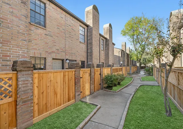 3rd image of 9800 Pagewood Ln #3103, Houston, TX 77042 | MLS# 26076266