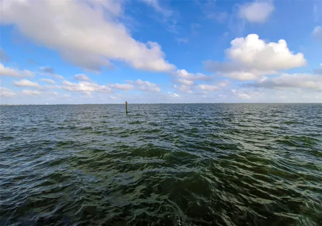2nd image of 106 Quayside Dr, Galveston, TX 77554 | MLS# 33620140