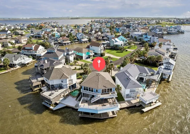 36th image of 106 Quayside Dr, Galveston, TX 77554 | MLS# 33620140