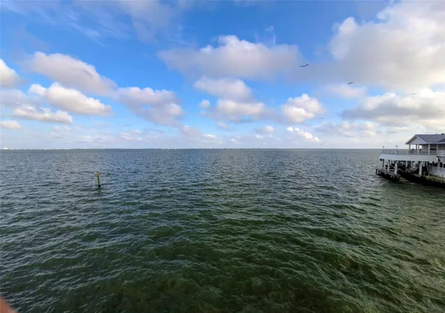 3rd image of 106 Quayside Dr, Galveston, TX 77554 | MLS# 33620140