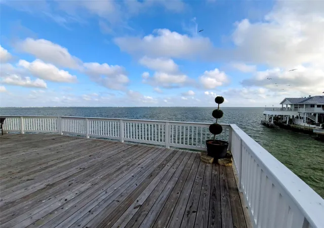 5th image of 106 Quayside Dr, Galveston, TX 77554 | MLS# 33620140