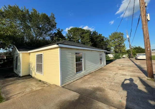 Photo 3 of Single family home for sale at 7510 Meadowyork St, Houston, TX 77037 | MLS# 68229408 | Listing updated on 2026-07-18