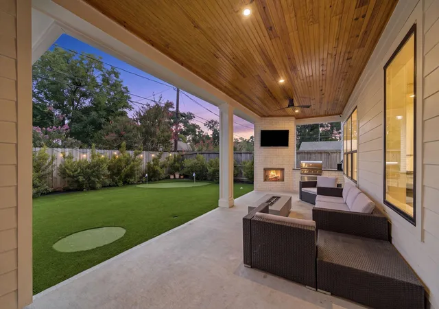 2nd image of 1030 Chamboard Ln, Houston, TX 77018 | MLS# 18607326