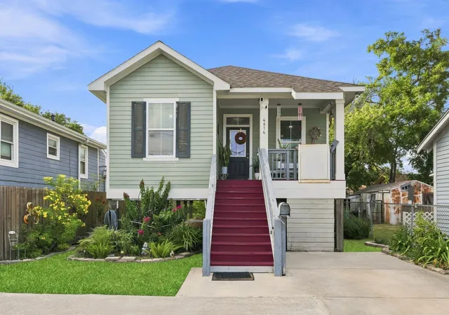 Photo 1 of Sale Pending at 4614 Avenue L, Galveston, TX 77551 | MLS# 84450920 | Listing updated on 2026-09-19