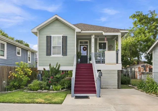 Photo 2 of Sale Pending at 4614 Avenue L, Galveston, TX 77551 | MLS# 84450920 | Listing updated on 2026-09-19