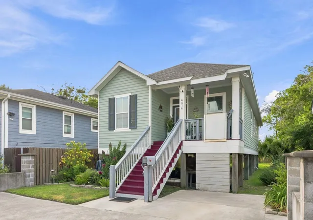 Photo 3 of Sale Pending at 4614 Avenue L, Galveston, TX 77551 | MLS# 84450920 | Listing updated on 2026-09-19