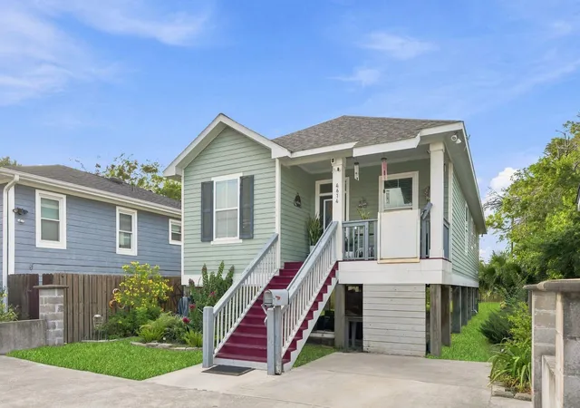 Photo 3 of Sale Pending at 4614 Avenue L, Galveston, TX 77551 | MLS# 84450920 | Listing updated on 2026-09-19