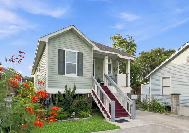 Photo 4 of Sale Pending at 4614 Avenue L, Galveston, TX 77551 | MLS# 84450920 | Listing updated on 2026-09-19