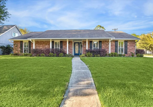 1st image of 10602 Del Monte Dr, Houston, TX 77042 | MLS# 20781064
