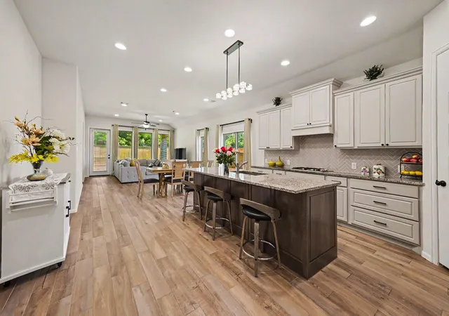 4th image of 18810 Halter Meadow Trl, Tomball, TX 77377 | MLS# 9035932