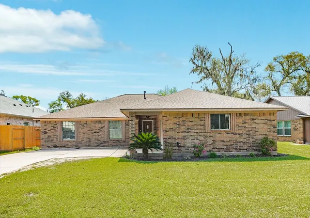 Homes for sale in West Columbia, TX | 305 Freeman Blvd, West Columbia, TX 77486 | MLS# 54078324