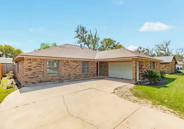Homes for sale in West Columbia, TX | 305 Freeman Blvd, West Columbia, TX 77486 | MLS# 54078324