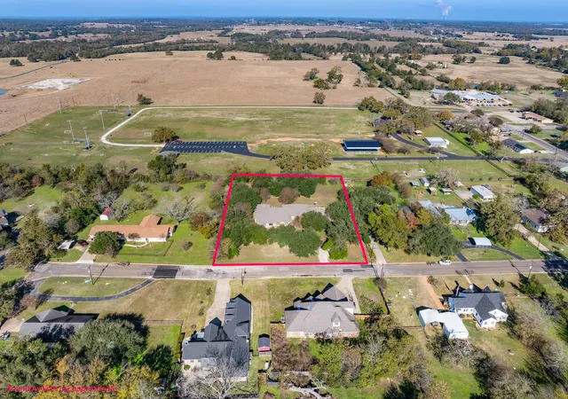 2nd image of 417 W Morgan St, Franklin, TX 77856 | MLS# 30438173