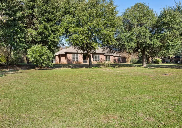 image of 417 W Morgan St, Franklin, TX 77856 | MLS# 30438173