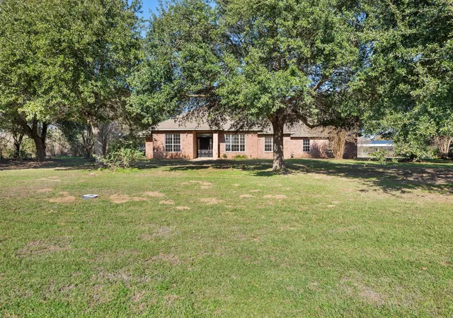 image of 417 W Morgan St, Franklin, TX 77856 | MLS# 30438173