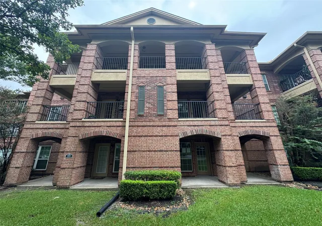 Photo 1 of Sale Pending at 2815 Kings Xing Dr #104, Kingwood, TX 77345 | MLS# 29399375 | Listing updated on 2026-09-15