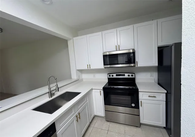 Photo 3 of Sale Pending at 2815 Kings Xing Dr #104, Kingwood, TX 77345 | MLS# 29399375 | Listing updated on 2026-09-15