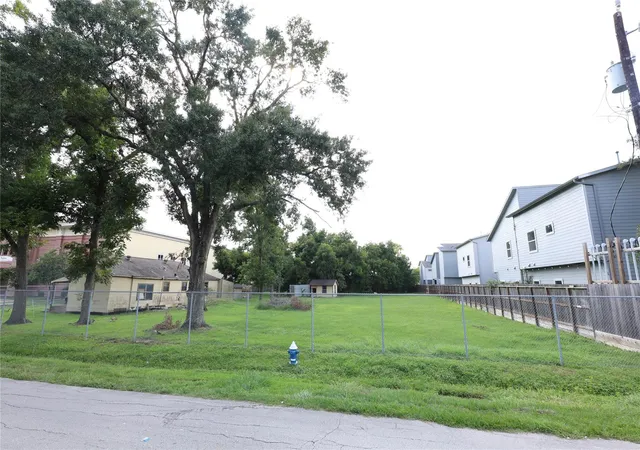 Photo 4 of Land for sale at 1911 Jacquelyn Dr, Houston, TX 77055 | MLS# 30857089 | Listing updated on 2026-08-17