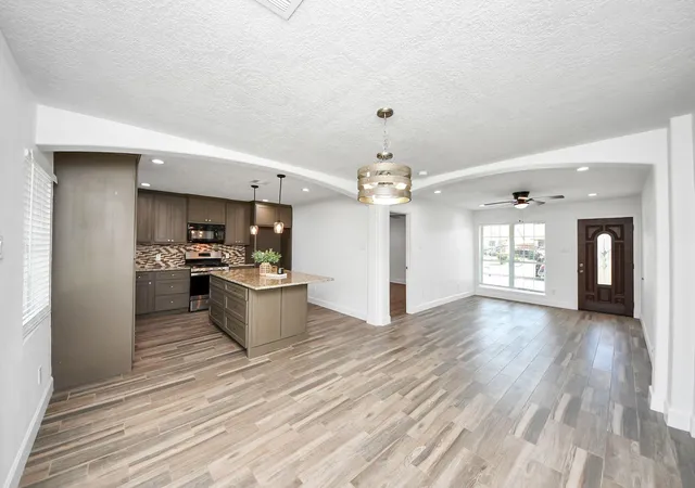 2nd image of 11410 Rockford Dr, Houston, TX 77048 | MLS# 4853847