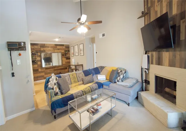 4th image of 5711 Sugar Hill Dr #52, Houston, TX 77057 | MLS# 57578315