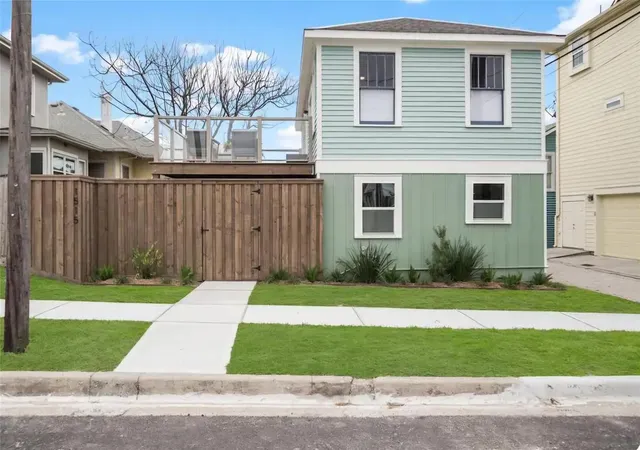Photo 1 of Multi family home for sale at 1515 13th St, Galveston, TX 77550 | MLS# 48026763 | Listing updated on 2026-09-05
