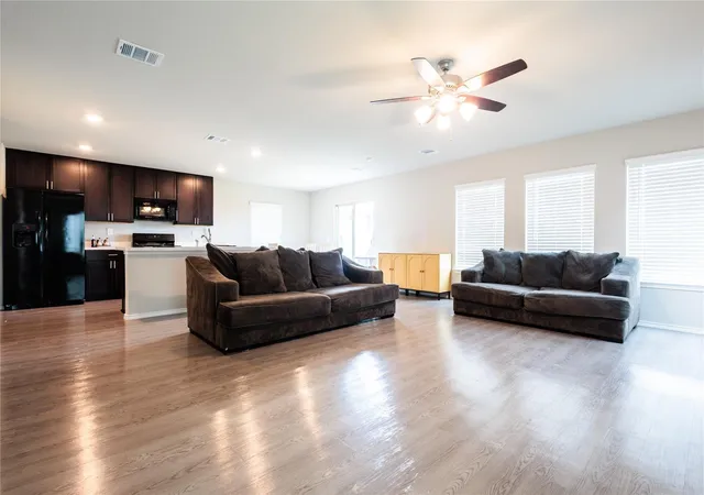 Photo 4 of Single family home for sale at 10805 Bird Of Paradise Ln, Houston, TX 77016 | MLS# 82092397 | Listing updated on 2026-08-26