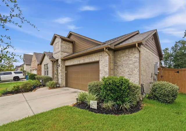 Photo 2 of Single family home for sale at 12511 Tullich Run Dr, Humble, TX 77346 | MLS# 48159541 | Listing updated on 2026-08-23