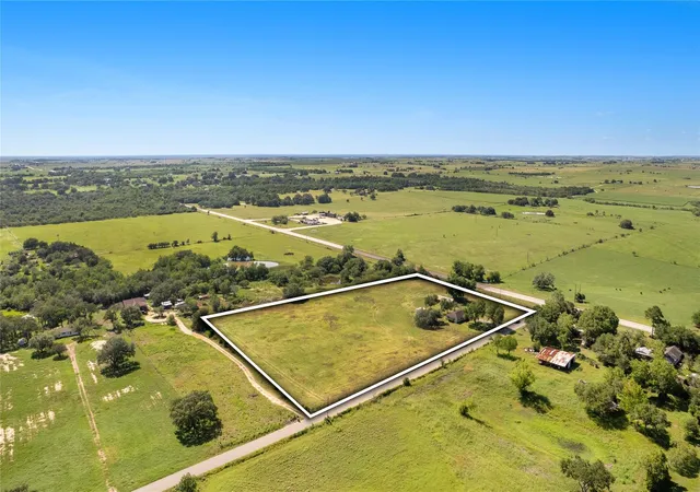 2nd image of 2602 Bootlegger Ln, Yoakum, TX 77995 | MLS# 61763485