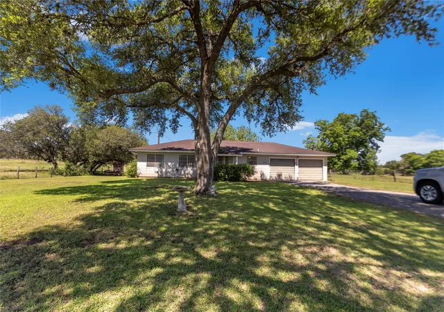 32nd image of 2602 Bootlegger Ln, Yoakum, TX 77995 | MLS# 61763485