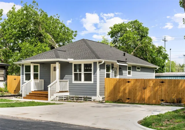 Homes for sale in Brenham, TX | 514 W Wilkins St, Brenham, TX 77833 | MLS# 95812790