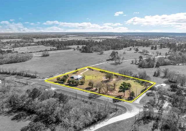 Photo 2 of Single family home for sale at 959 Walker Loop, Huntsville, TX 77340 | MLS# 75926932 | Listing updated on 2026-08-30