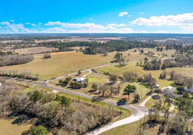 Photo 2 of Single family home for sale at 959 Walker Loop, Huntsville, TX 77340 | MLS# 75926932 | Listing updated on 2026-08-30