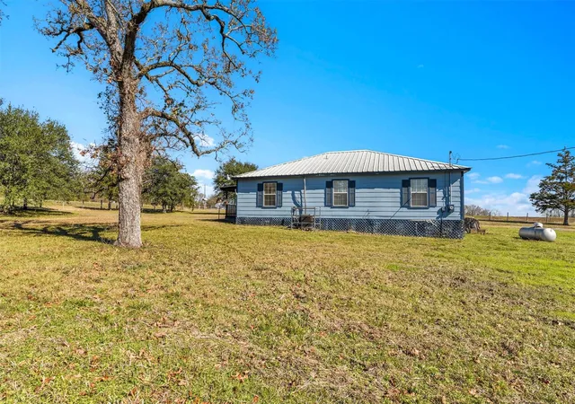 Photo 3 of Single family home for sale at 959 Walker Loop, Huntsville, TX 77340 | MLS# 75926932 | Listing updated on 2026-08-30