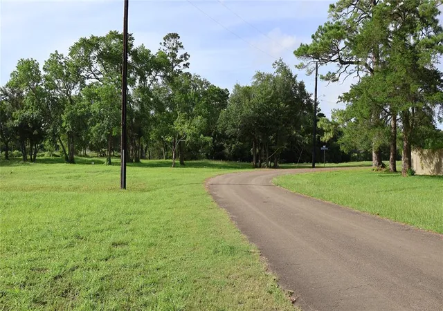8th image of 4 Bayou Bend Dr Dr, Baytown, TX 77523 | MLS# 57869377