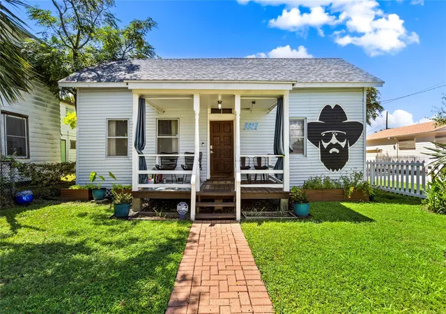 Photo 1 of Single family home for sale at 3327 Ursuline St, Galveston, TX 77550 | MLS# 20535458 | Listing updated on 2026-09-02