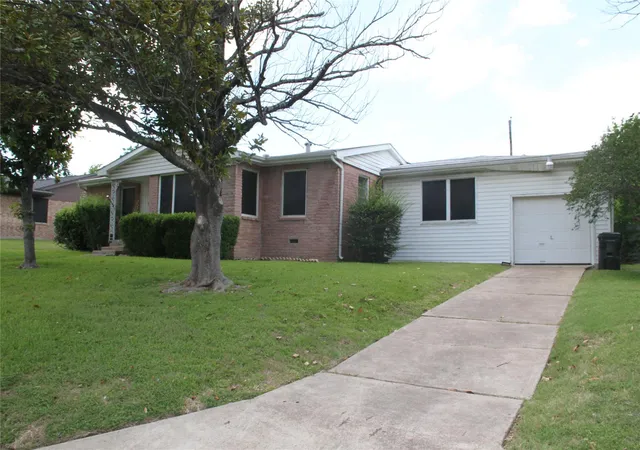 Photo 3 of Single family home for sale at 708 S 32nd Street, Temple, TX 76501 | MLS# 27515588 | Listing updated on 2026-06-26