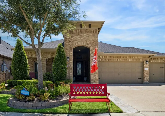 Photo 3 of Single family home for sale at 5610 Ivory Cvs Ln, Fulshear, TX 77441 | MLS# 28408853 | Listing updated on 2026-09-14