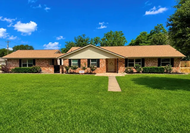 1st image of 6214 1st St, Danbury, TX 77534 | MLS# 80247727