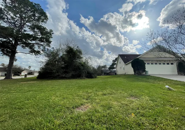 Photo 3 of Sale Pending at 74 Dawns Edge Dr, Montgomery, TX 77356 | MLS# 53550430 | Listing updated on 2026-07-21