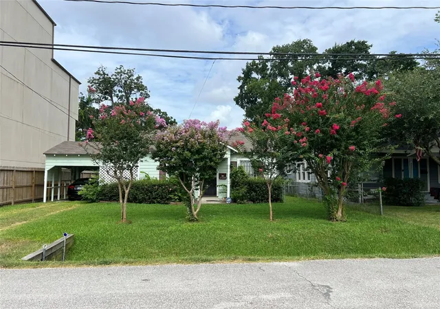 Photo 3 of Single family home for sale at 2507 Couch St, Houston, TX 77008 | MLS# 33353295 | Listing updated on 2026-07-04