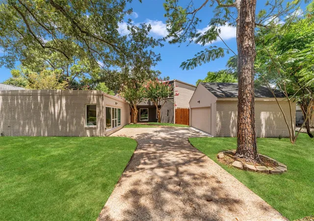 2nd image of 10722 Ella Lee Ln, Houston, TX 77042 | MLS# 78701880