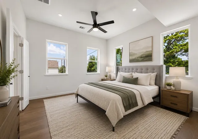 Photo 3 of Single family home for sale at 3903 Yale Hts Dr, Houston, TX 77018 | MLS# 35058844 | Listing updated on 2026-09-22