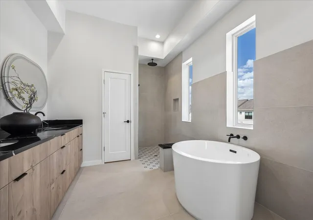 Photo 4 of Single family home for sale at 3903 Yale Hts Dr, Houston, TX 77018 | MLS# 35058844 | Listing updated on 2026-09-22