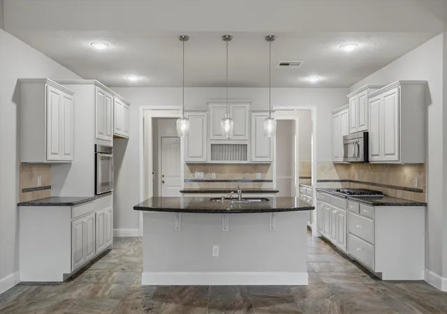 Photo 4 of Single family home for sale at 13930 Hawthorne Cir, Mont Belvieu, TX 77523 | MLS# 30740127 | Listing updated on 2026-09-20