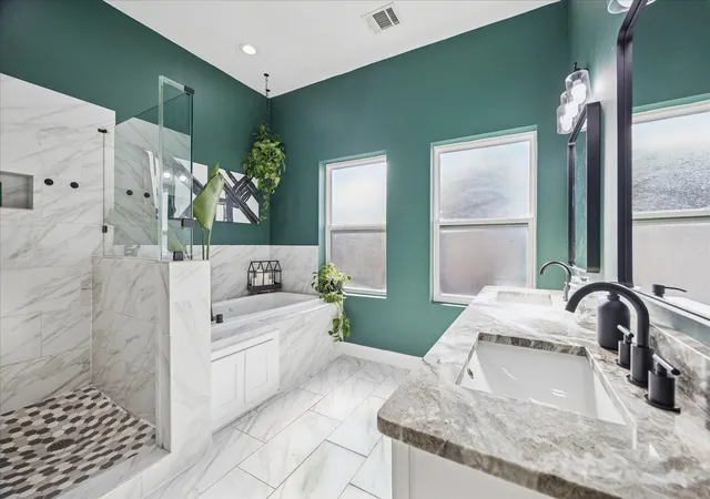 Photo 2 of Single family home for sale at 2108 Oatfield Dr, Houston, TX 77018 | MLS# 84404364 | Listing updated on 2026-08-08