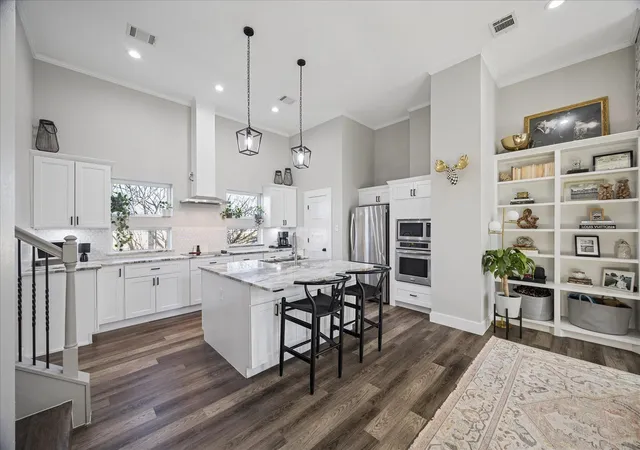 Photo 3 of Single family home for sale at 2108 Oatfield Dr, Houston, TX 77018 | MLS# 84404364 | Listing updated on 2026-08-08