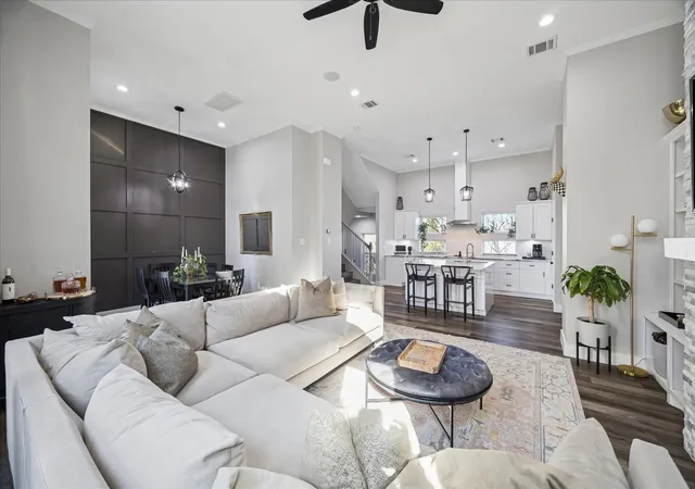 Photo 3 of Single family home for sale at 2108 Oatfield Dr, Houston, TX 77018 | MLS# 84404364 | Listing updated on 2026-08-08