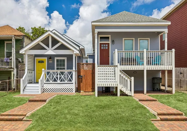 1st image of 1210 Avenue M, Galveston, TX 77550 | MLS# 95258179