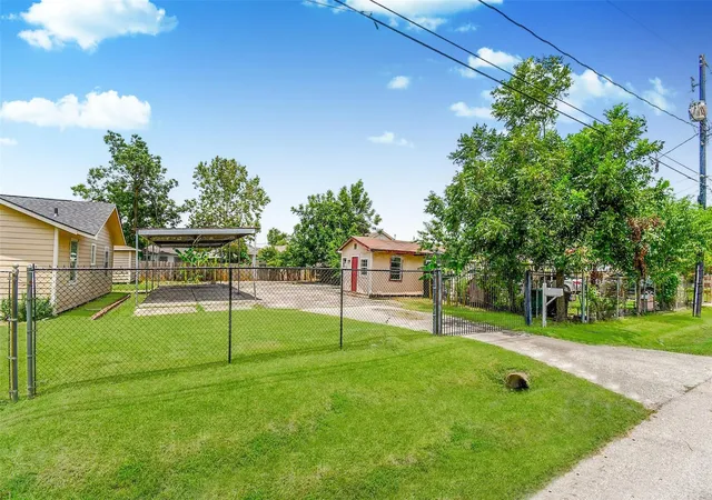 Photo 1 of Land for sale at 7219 Gainesville St, Houston, TX 77020 | MLS# 40612997 | Listing updated on 2026-09-16